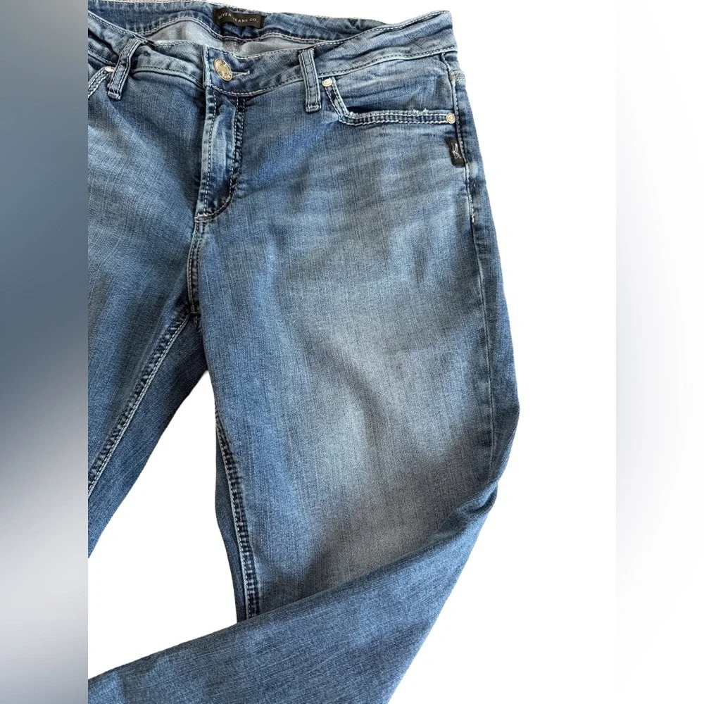 SILVER JEANS CO Elyse Capri Frayed Denim Embroidered Jeans Size 31  34x24 - Picture 4 of 9